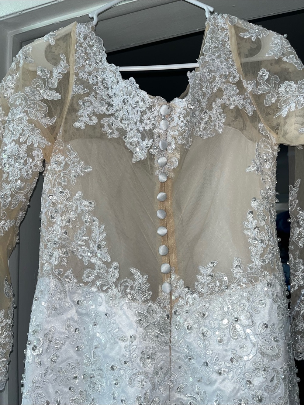 Breathtaking White Beaded Lace Wedding Dress - Beautiful - Picture 5 of 13